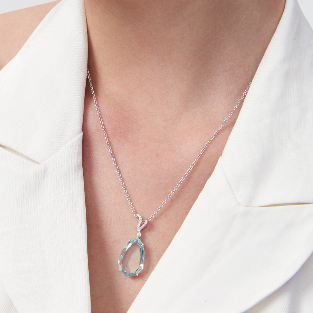 Wings Over Water Pear Green Beryl and Diamond Wave Detail Pendant - Image 2