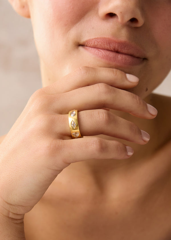 22kt Gold Diamond Flush Set Ring - Image 4