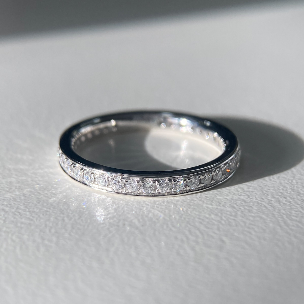 Platinum 2.5mm Full Grain Set Diamond Ring - Image 2