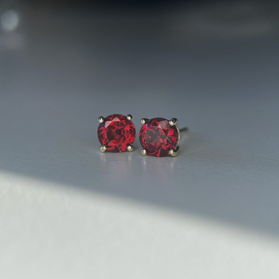 1.185ct Round Garnet Stud Earrings in 9K Yellow Gold - Image 2
