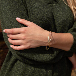 Gold Scallop Bangle